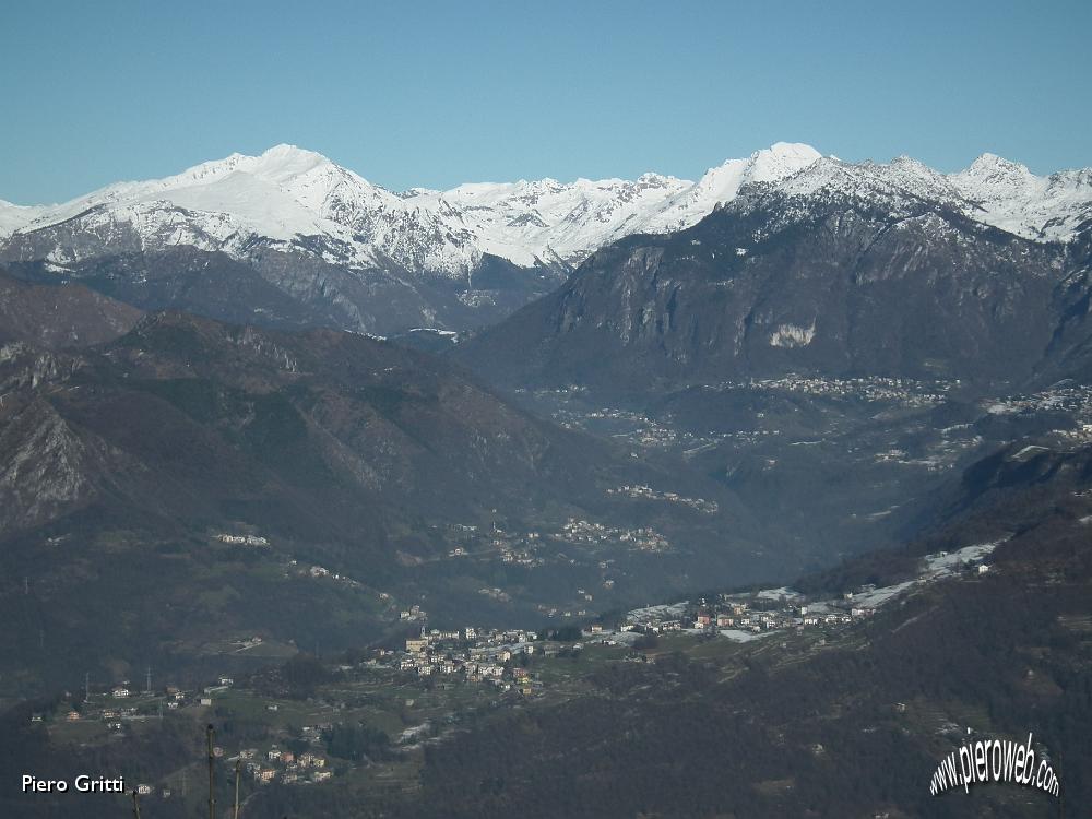 52 Vista su Zogno e Val Serina....JPG